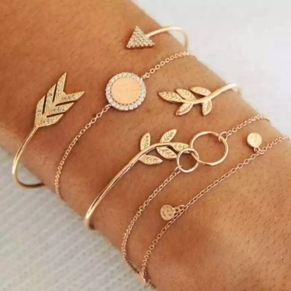 Jewelry - Last one! Beautiful 5 piece bangle bracelet